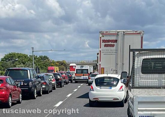Viterbo - Incidente sulla superstrada