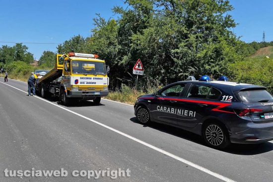 Acquapendente - Auto fuori strada sulla Cassia