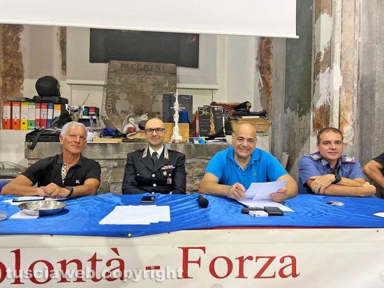Viterbo - Prove di recupero di portata della macchina di Santa Rosa - da sinistra Massimo Mecarini, Antonino Zangla, Sandro Rossi e Marco Petroselli