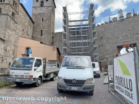 Viterbo - Il montaggio dell'impalcatura per il trasporto della macchina di Santa Rosa