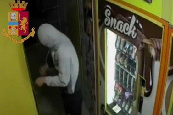 La "banda del coltello" in azione