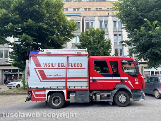 Viterbo - Infiltrazione d’acqua in biblioteca a viale Trento, intervengono i vigili del fuoco