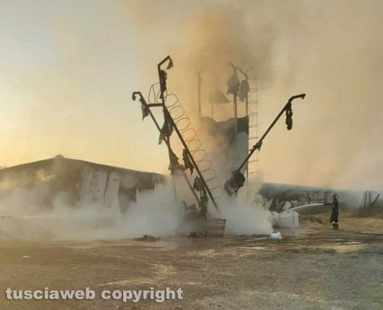 Farnese - Incendio in un allevamento di tacchini