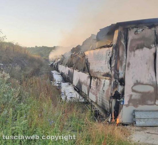 Farnese - Incendio in un allevamento di tacchini
