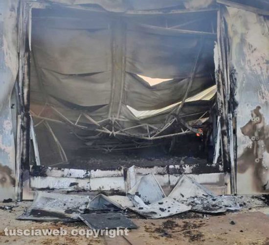 Farnese - Incendio in un allevamento di tacchini