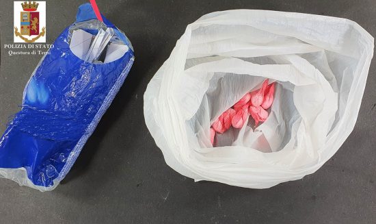 Terni - Minorenne trovato con 37 dosi di ketamina e 11 di cocaina