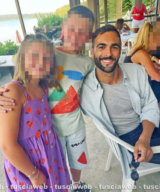Ronciglione - Marco Mengoni al lago di Vico con alcuni piccoli fan