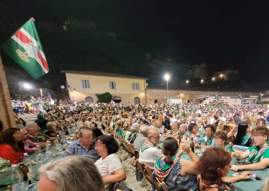 Siena - La cena in piazza della contrada dell'Oca