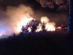 Tarquinia - Vasto incendio di sterpaglie