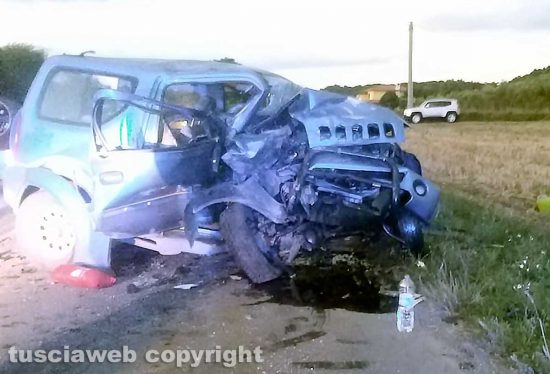Montefiascone - Frontale tra auto, donna ferita
