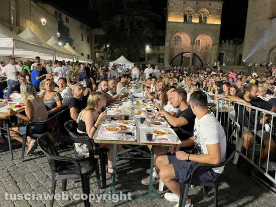 La cena con i facchini di Santa Rosa