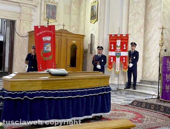 Viterbo - Il funerale di Alessio Paternesi - I gonfaloni di provincia e comune di Civita Castellana
