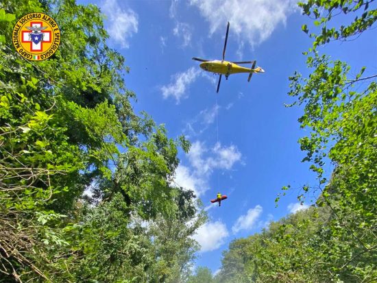 Blera - Le operazioni di recupero del personale del soccorso alpino e speleologico