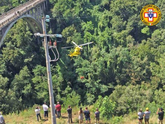 Blera - Le operazioni di recupero del personale del soccorso alpino e speleologico