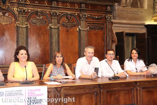 Viterbo - Campagna contro le truffe agli anziani