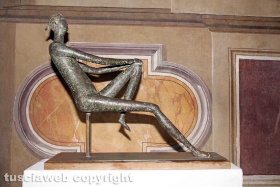 Una scultura di Alessio Paternesi