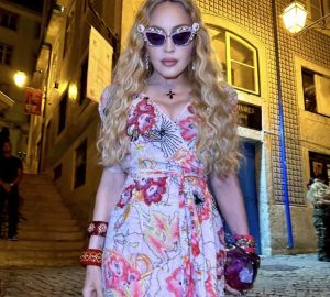 Madonna indossa una borsa della collezione di Benedetta Bruzziches