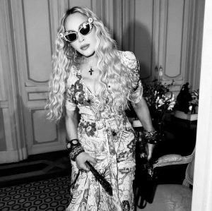 Madonna indossa una borsa della collezione di Benedetta Bruzziches