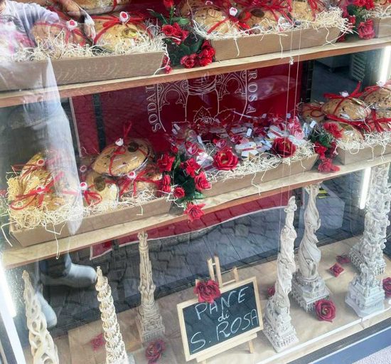 Viterbo - Santa Rosa - La vetrina della Pasticceria Garibaldi