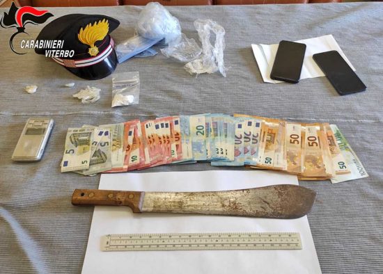 Il materiale sequestrato dai carabinieri di Onano