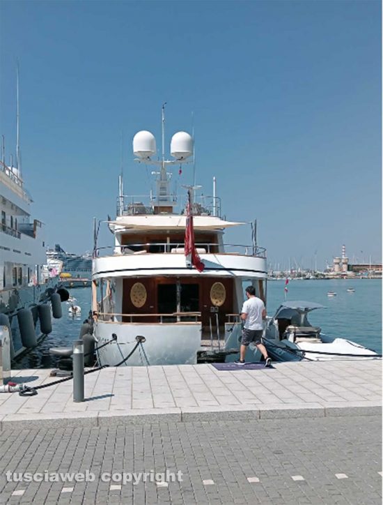 Civitavecchia - Il superyacht Sirahmy di Marco De Benedetti