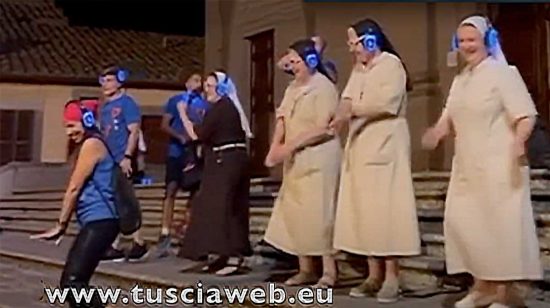 Santa Rosa - Balli e canti sul sagrato con le suore al termine del Street Workout 2023