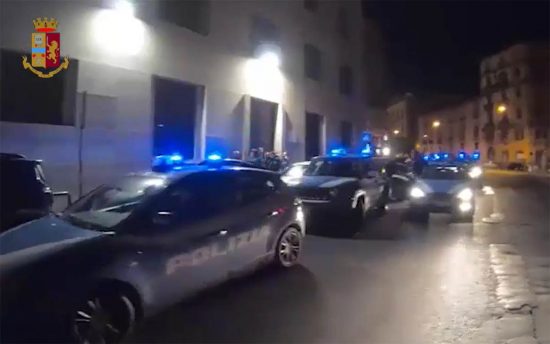 Napoli - Tentata estorsione aggravata dal metodo mafioso, 9 arresti