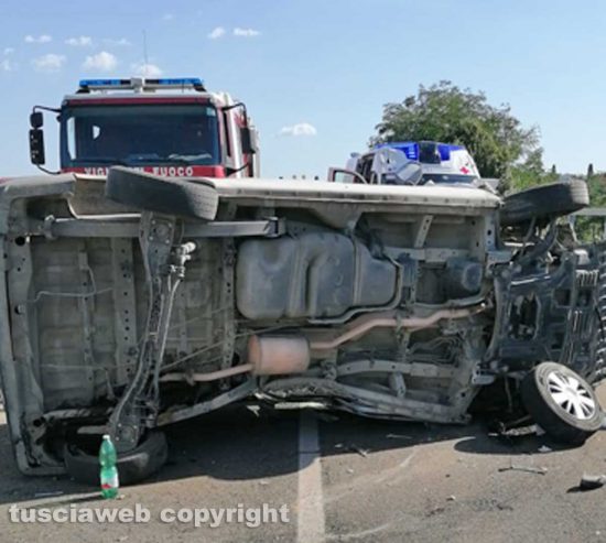 Vignanello - Scontro tra furgone, auto e trattore sulla Sp25 San Luca
