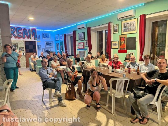 Viterbo - La serata di solidarietà al Denco Africa bar