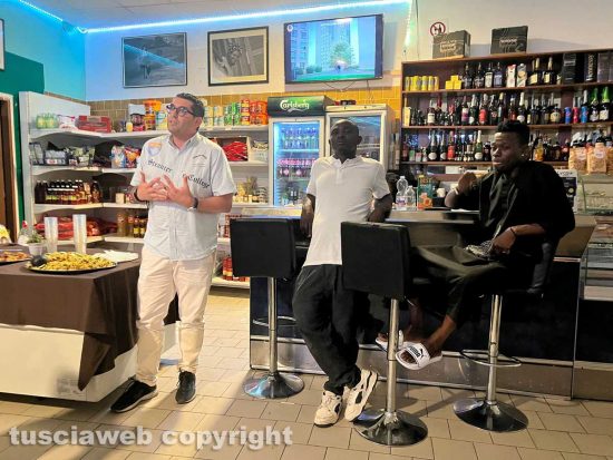 Viterbo - La serata di solidarietà al Denco Africa bar
