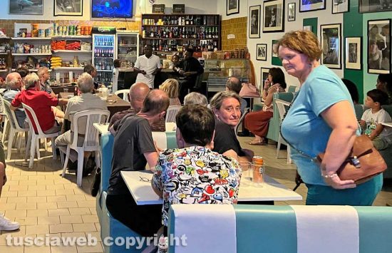 Viterbo - La serata di solidarietà al Denco Africa bar