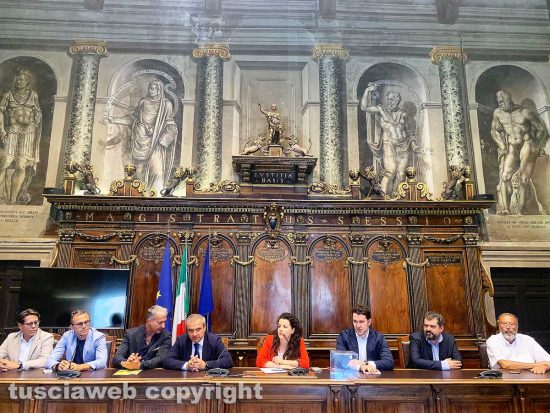 Viterbo - Conferenza sul bilancio di Ombre festival