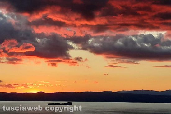 Tramonto sul lago di Bolsena