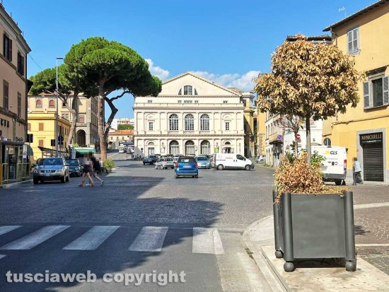 Viterbo - Fioriere secche in via Marconi