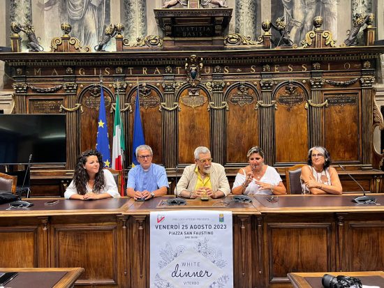 Viterbo Conferenza stampa White Dinner - Da sinistra, Chiara Frontini, don Flavio Valeri, Alfonso Anroniozzi, Irene Temperini e Vera Anelli