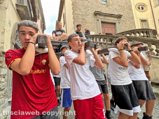 Viterbo - Le prove per la mini macchina del centro storico Eterna
