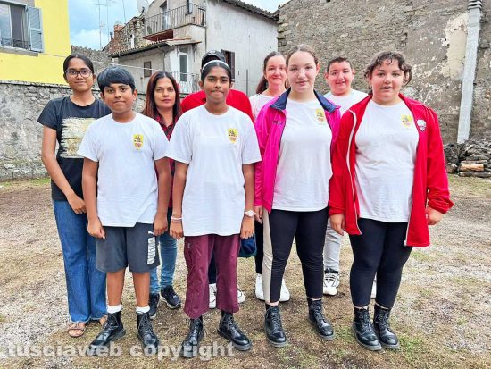 Viterbo - Rebecca Madapatha, Marina e Michela Marini assieme ai loro familiari
