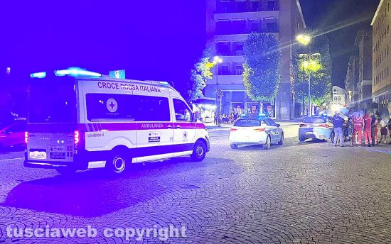 Rissa a piazza del Sacrario - Intervento di polizia e 118