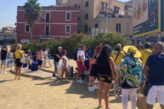 Civitavecchia - Il caos a Largo della Pace
