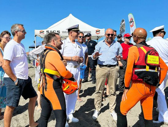 Montalto di Castro - Mauro Rotelli in visita alla centrale operativa dell'associazione Life Guard