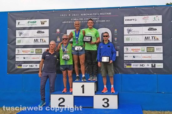 Viterbo - Corsa del centenario dell'aeronautica - Il podio delle squadre