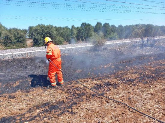 Tarquinia - Incendio a bordo ferrovia