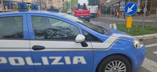 Viterbo. - Mezzo per la pulizia stradale in fiamme in via Genova