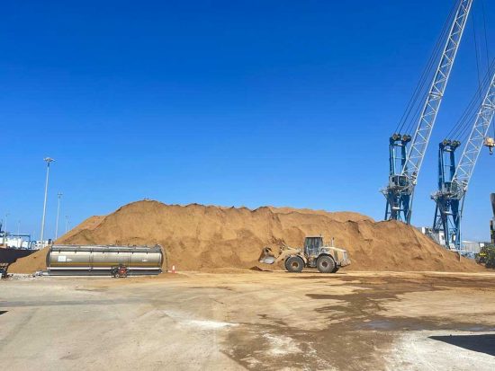 Civitavecchia - Operazioni di carico e scarico al porto