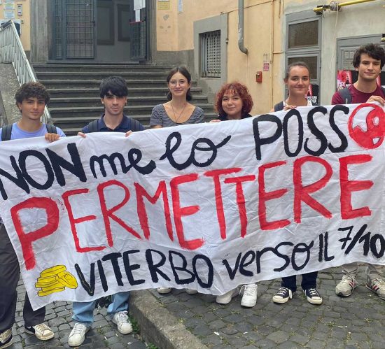 Viterbo - La manifestazione davanti al Santa Rosa
