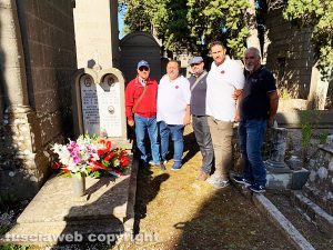 Viterbo - L’associazione degli ex Facchini in visita alle tombe dei costruttori delle macchine e dei compagni defunti