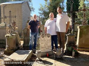 Viterbo - L’associazione degli ex Facchini in visita alle tombe dei costruttori delle macchine e dei compagni defunti