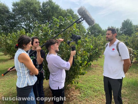 La troupe di Mediaset sulle vie dell’esilio di Santa Rosa