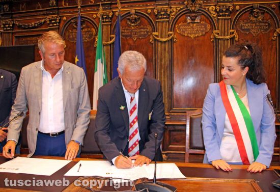 Viterbo - Santa Rosa - Sottoscrizione accordo - Luca De Risi, Massimo Mecarini e Chiara Frontini