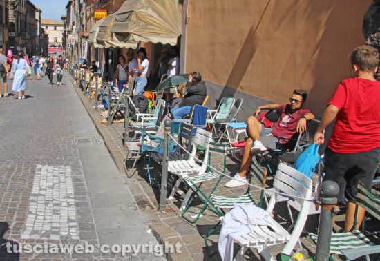 Viterbo - Santa Rosa - L'attesa del trasporto